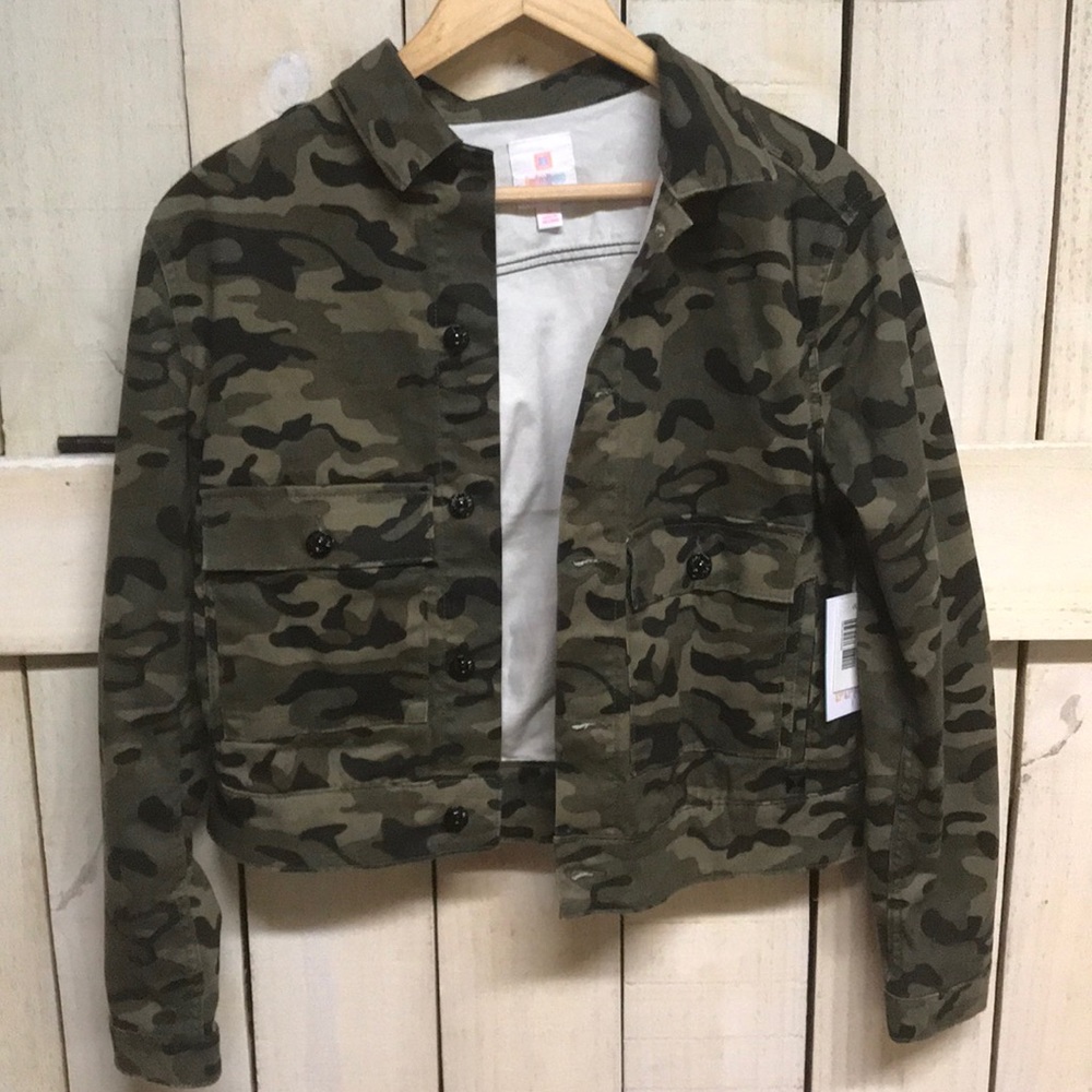 New lularoe Kenny Women’s jacket camo HTF